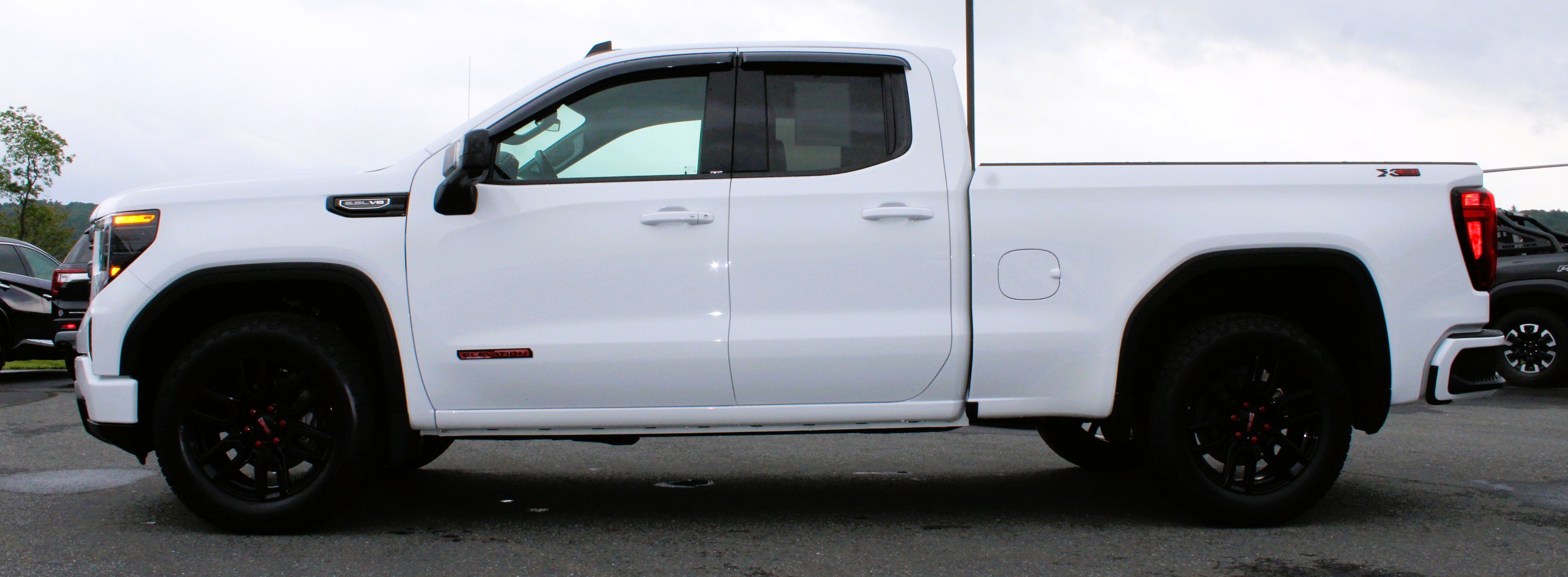Used 2023 Summit White GMC Elevation image 14