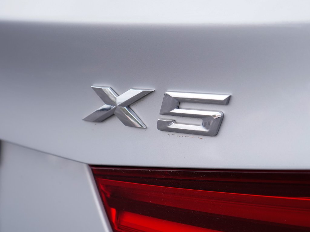 Used 2017 Glacier Silver Metallic BMW xDrive40e iPerformance image 14