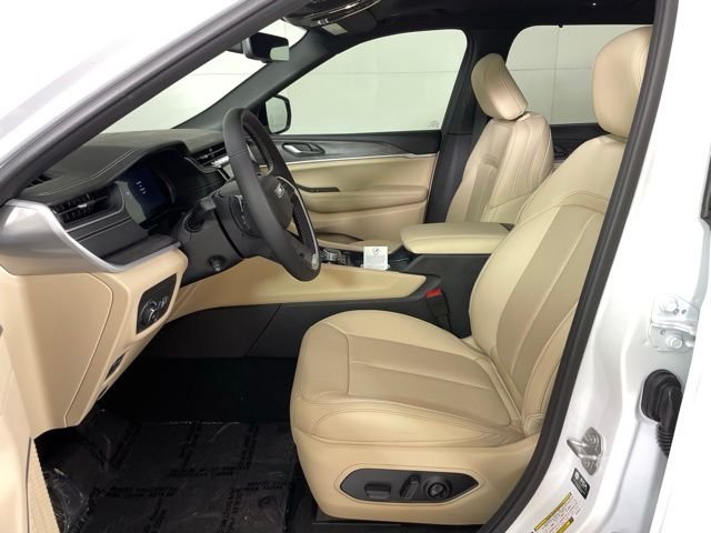 New 2025 Bright White Clear-Coat Exterior Paint Jeep Limited image 9