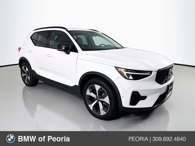 2025 Volvo XC40 B5 Plus Dark AWD's photo