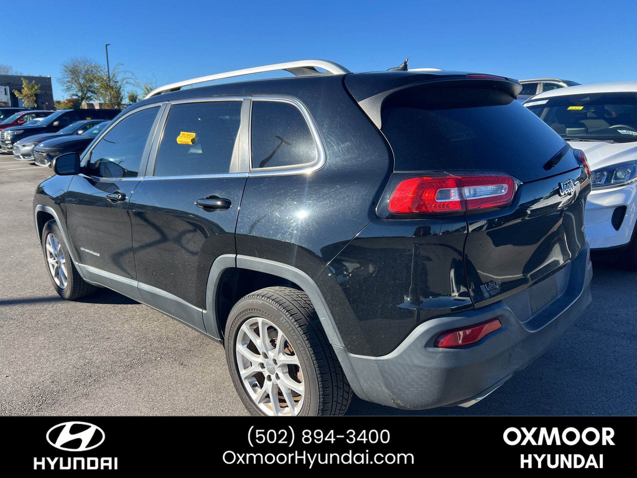 Used 2017 Diamond Black Crystal Pearlcoat Jeep Latitude image 13