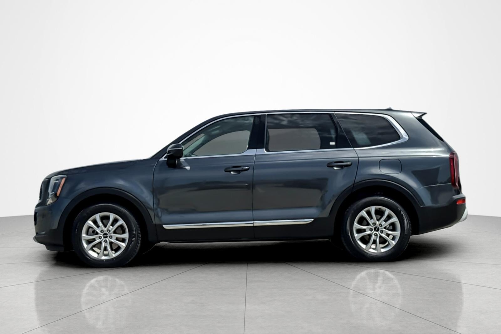 Used 2022 GRAY Kia LX image 2
