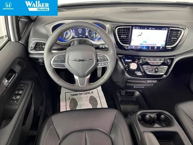 2025 Chrysler Pacifica Select - Photo 32