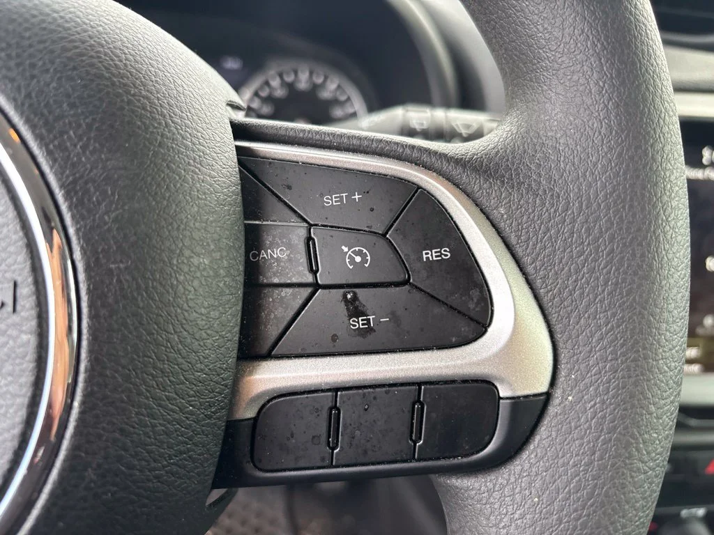 Used 2023 Blue Jeep Latitude image 19