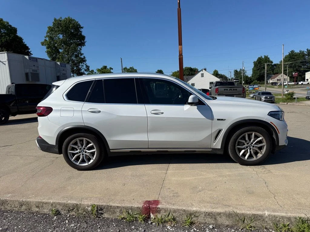 Used 2023 White BMW xDrive45e image 5