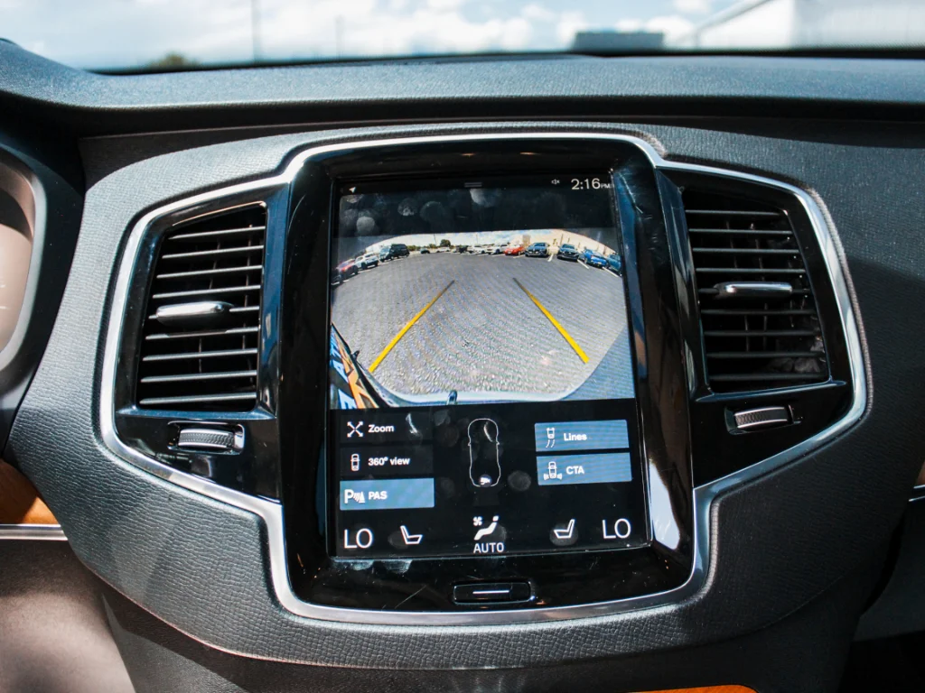 Used 2022 Thunder Grey Metallic Volvo Momentum image 20