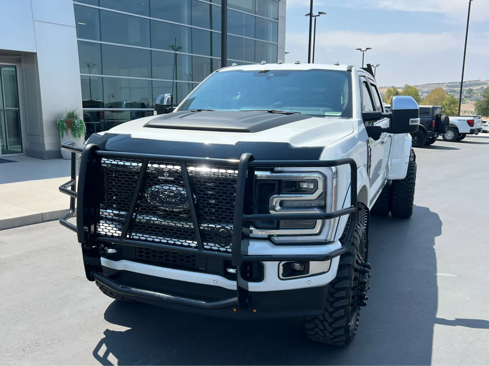 Used 2024 Star White Ford Platinum image 2