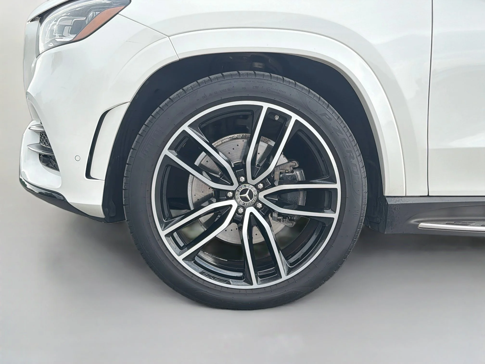 Used 2021 Diamond White Metallic Mercedes-Benz GLS 580 image 45