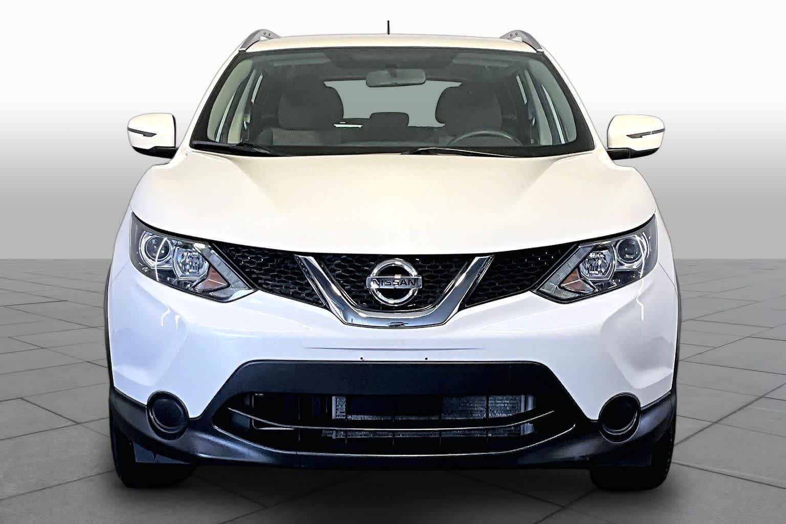 Used 2017 Pearl White Nissan SV image 4
