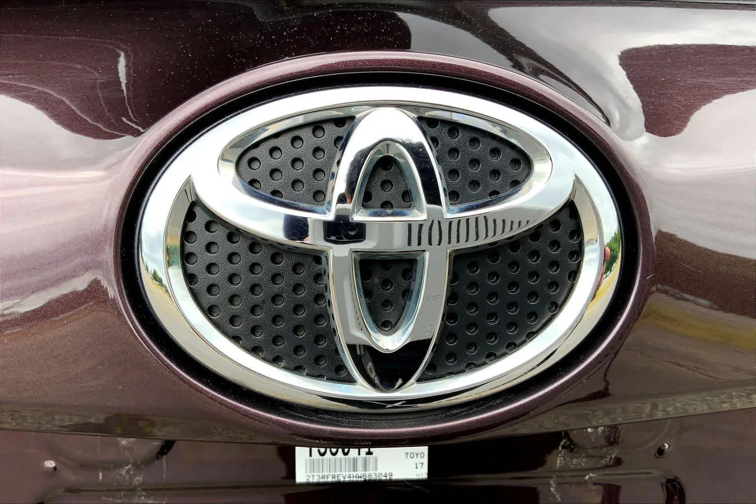 Used 2017 Black Currant Metallic Toyota XLE image 33