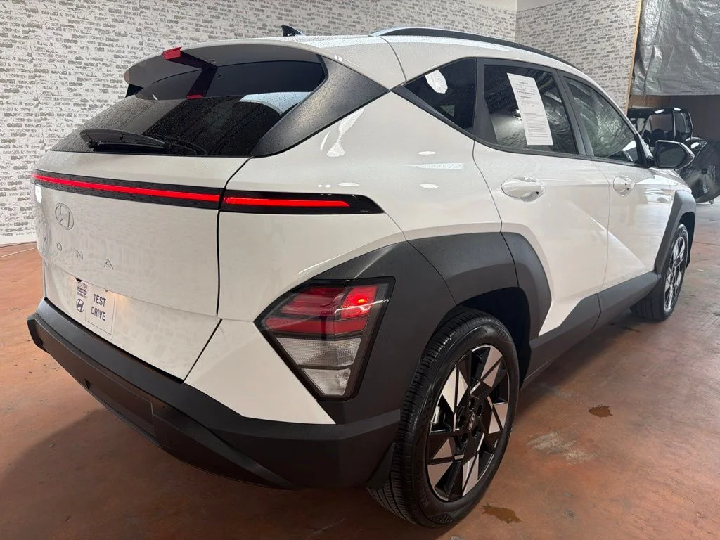 Used 2025 Atlas White Hyundai SEL image 7
