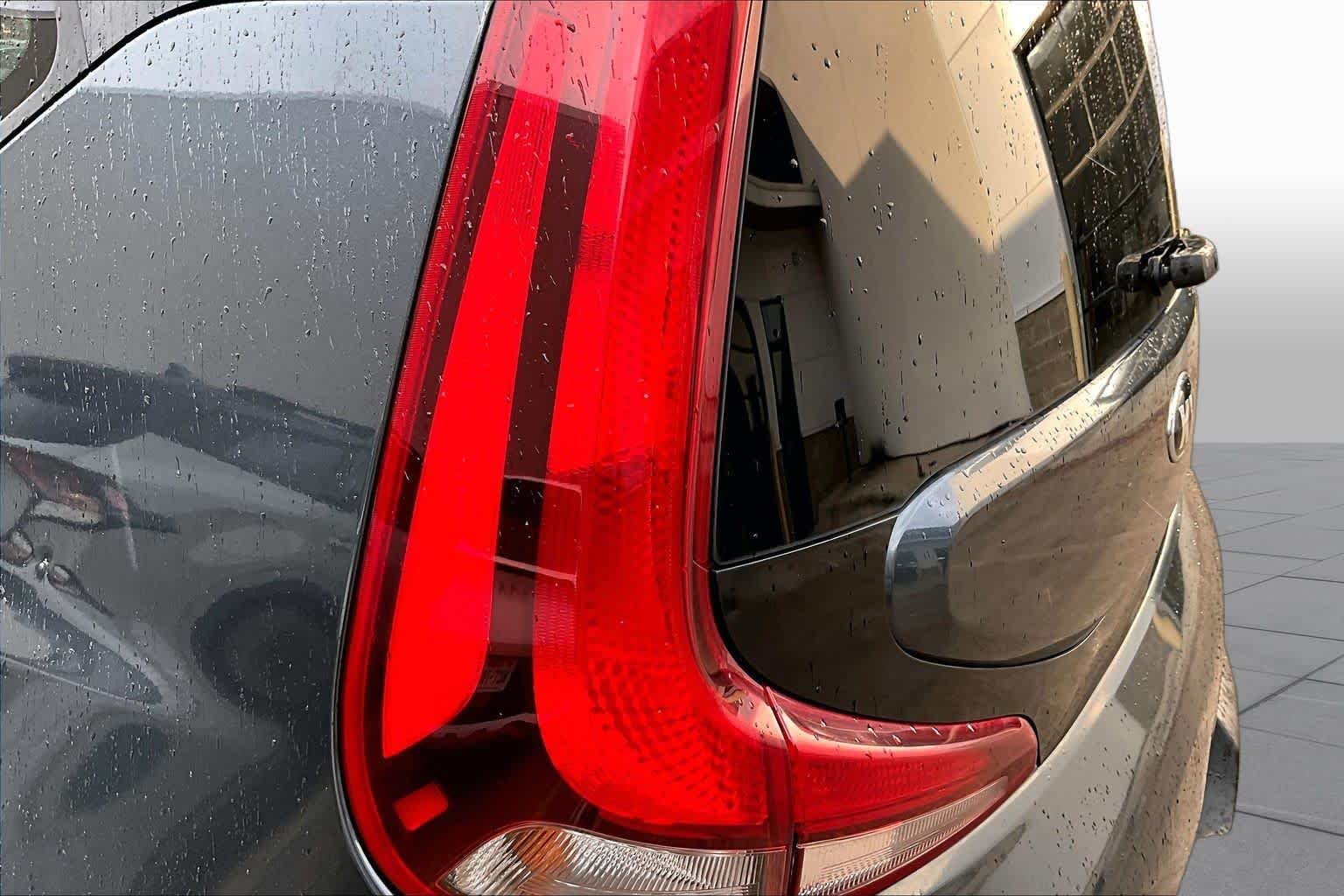 Used 2020 GREY Kia LX image 27