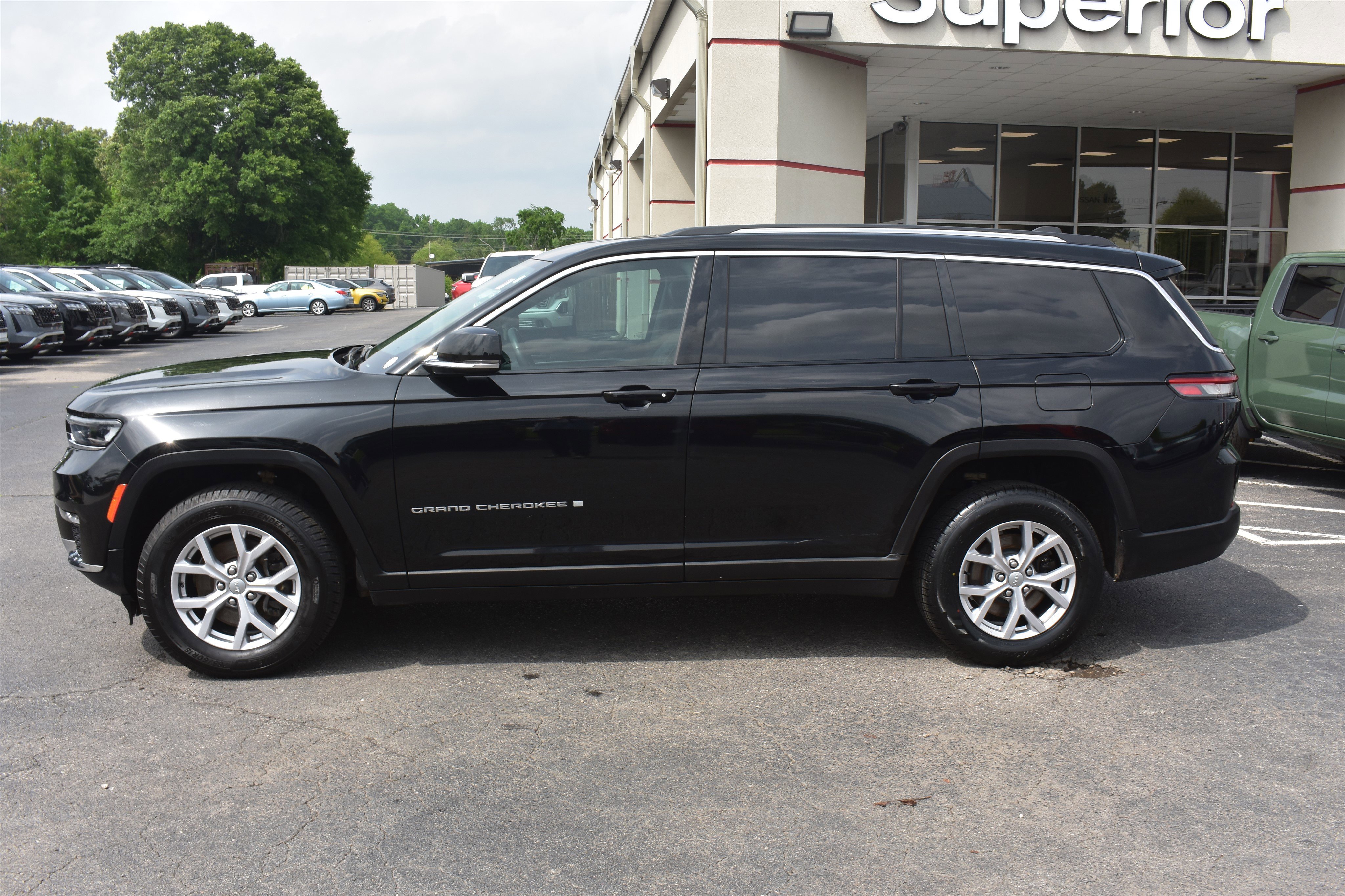 Used 2021 Diamond Black Crystal Pearlcoat Jeep Limited image 10