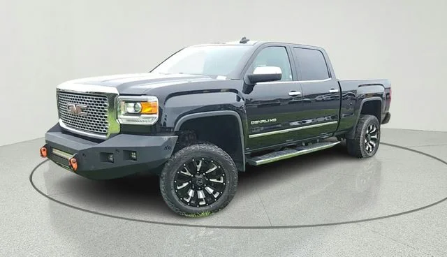 2017 GMC Sierra 4WD Crew Cab Standard Box Denali's photo