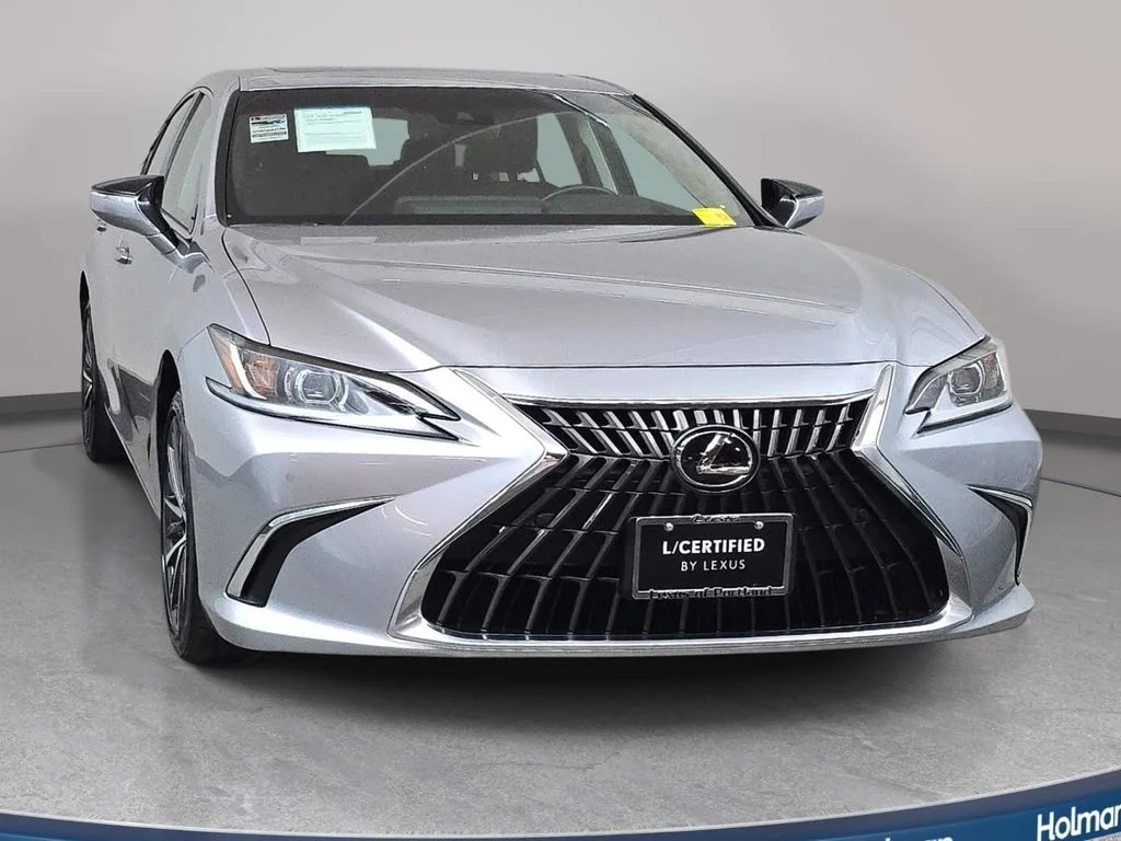 Used 2025 Silver Lexus 300h image 2