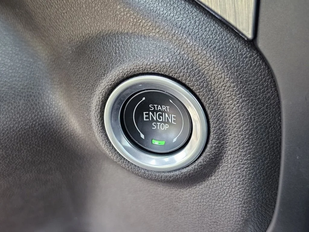Used 2023 White Frost Tricoat GMC Denali image 26