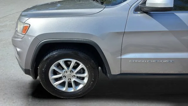 Used 2016 Silver Jeep Laredo image 35