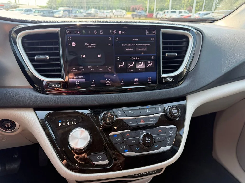 Used 2023 White Chrysler Touring L image 18
