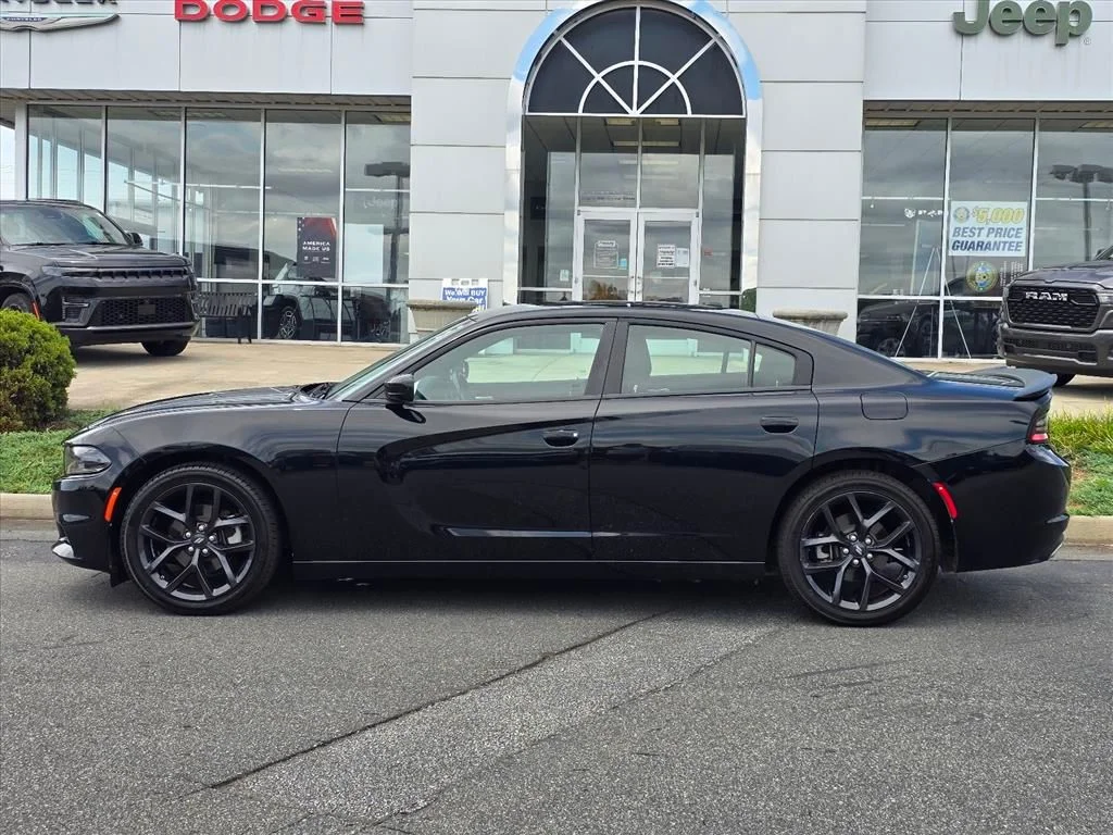Used 2022 Black Dodge SXT image 23