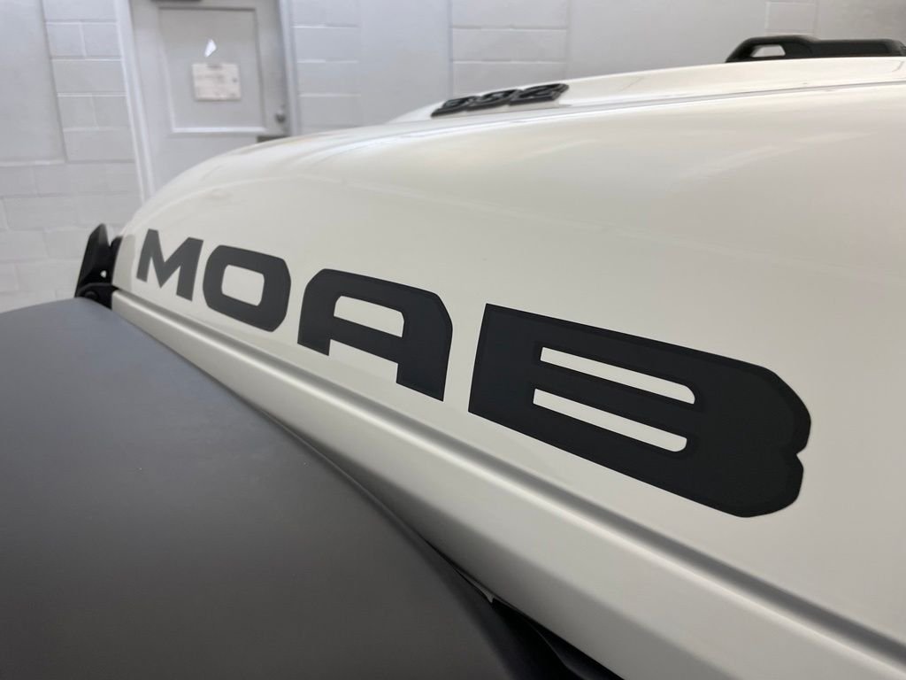 New 2026 Bright White Clear-Coat Exterior Paint Jeep Moab 392 image 10