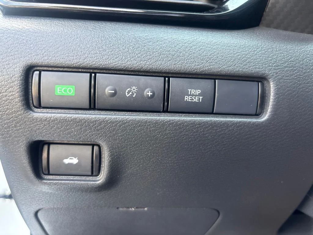 Used 2025 White Nissan SV image 22