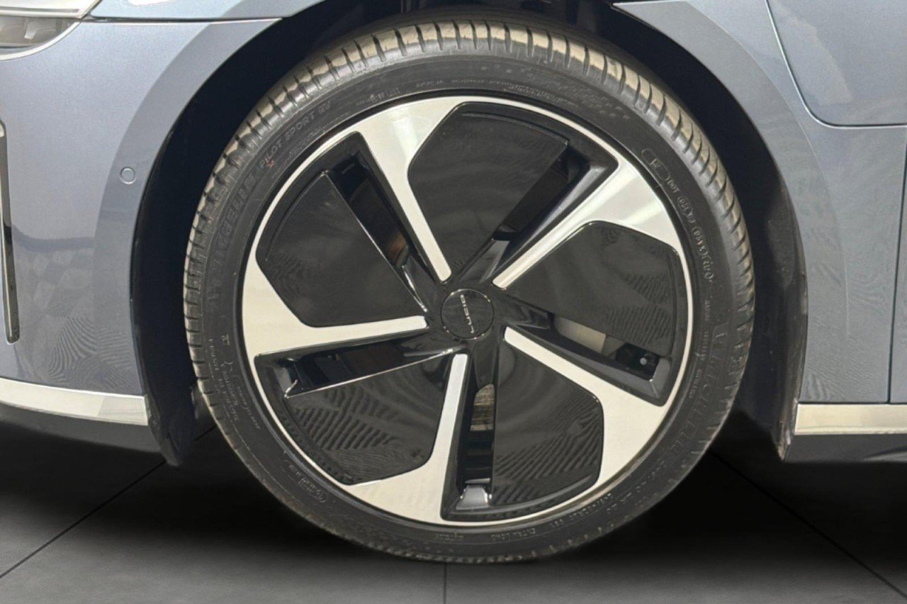 Used 2025 GREY Lucid Touring image 23