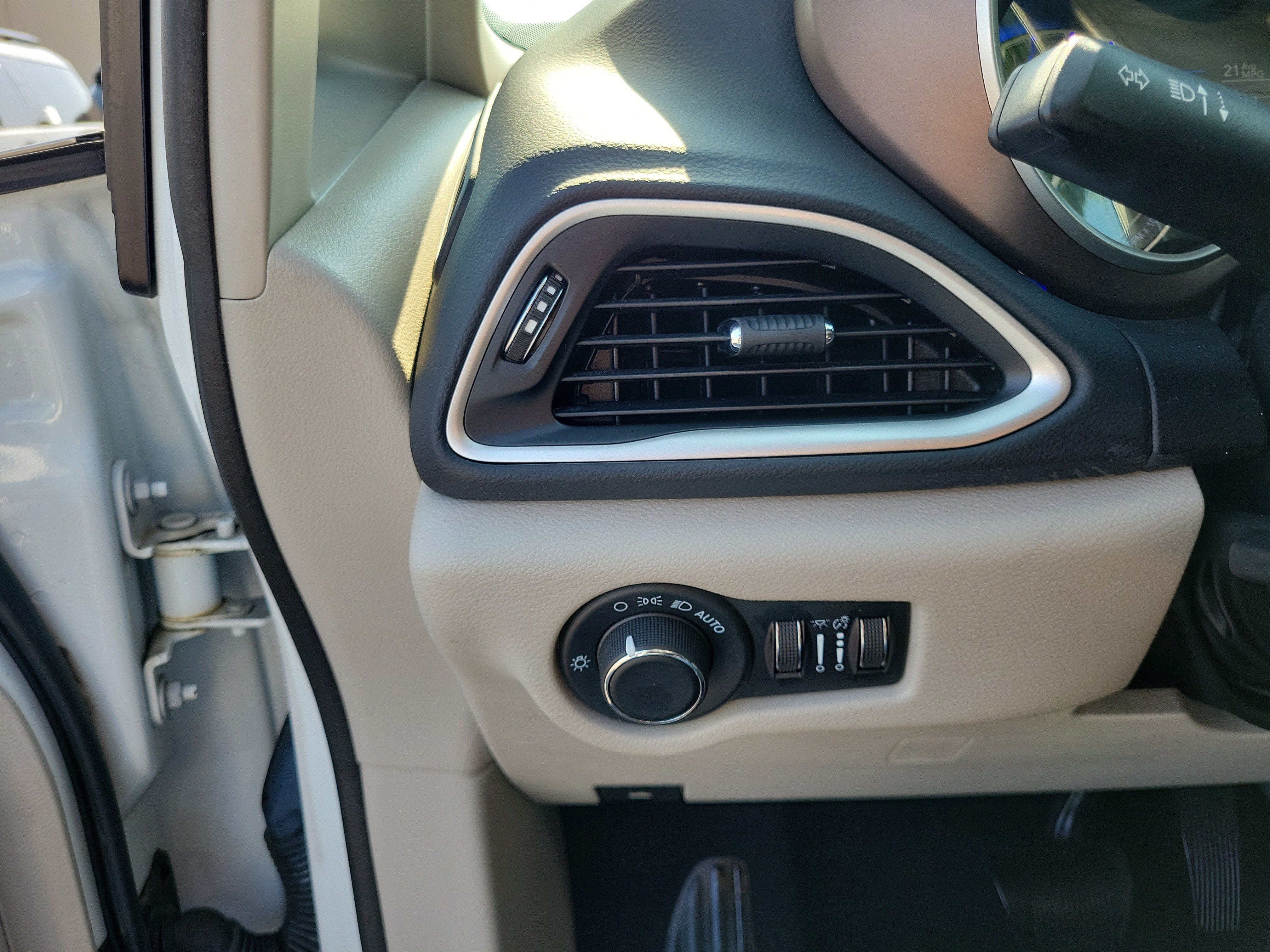 Used 2021 Bright White Clearcoat Chrysler LXI image 20