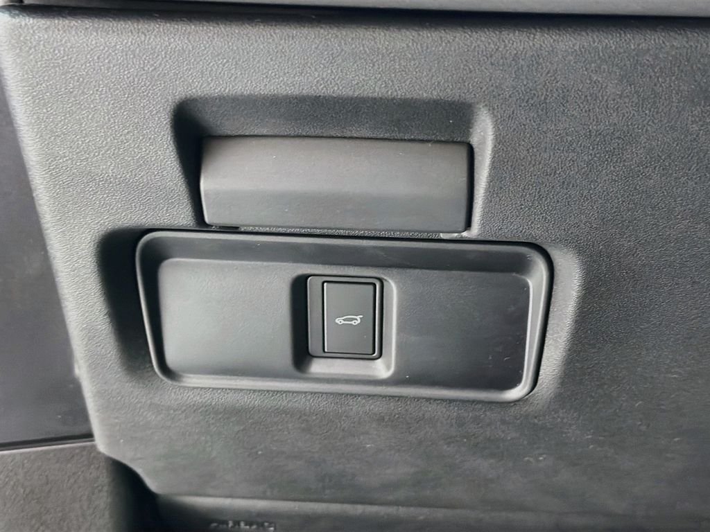 New 2026 Tribeca Blue Land Rover S image 10