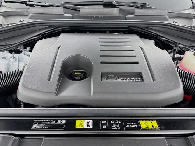 New 2026 Fuji White Land Rover SE image 32