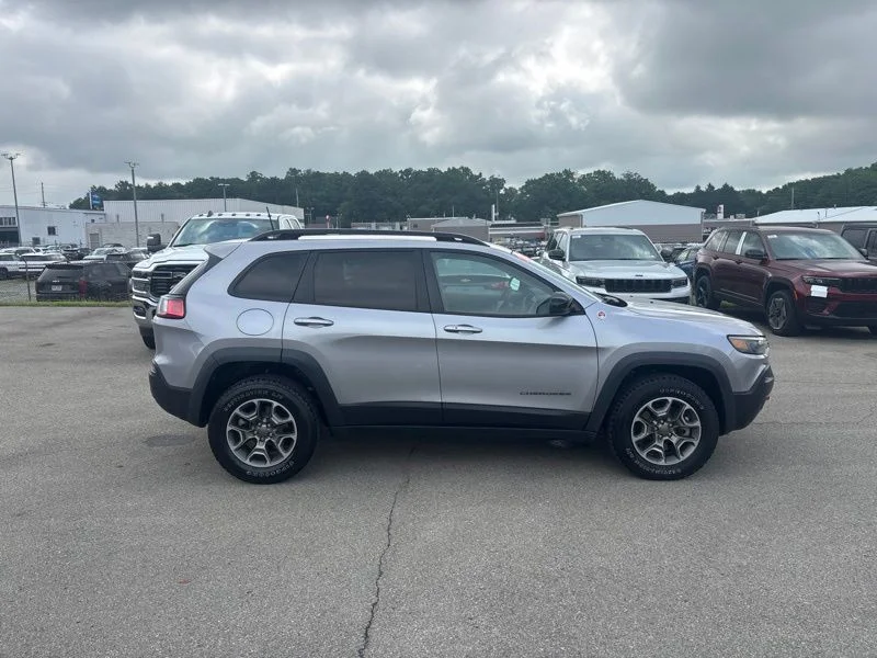 Used 2022 Silver Jeep Trailhawk image 2