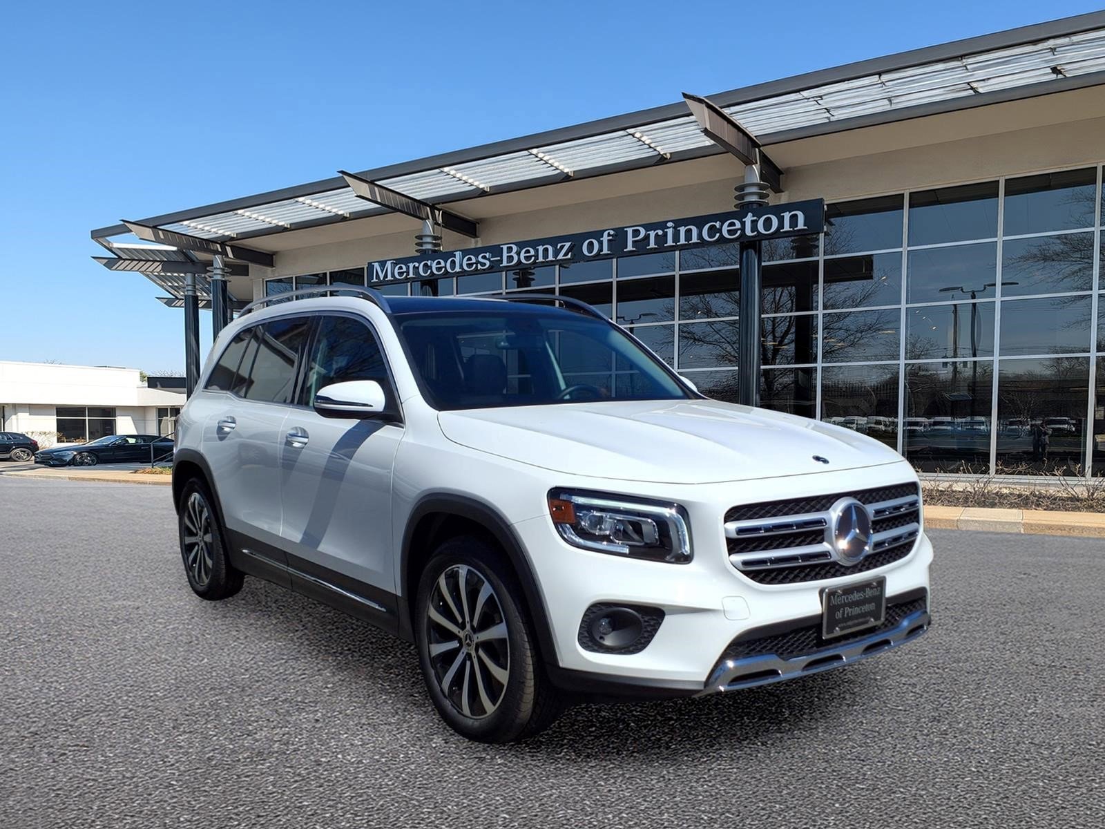 2022 Mercedes-Benz GLB GLB 250 4MATIC's photo