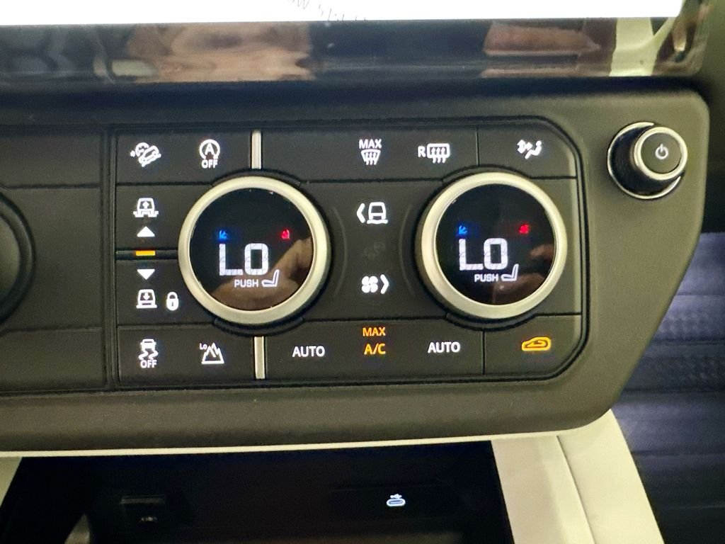 New 2026 Tasman Blue Land Rover X-Dynamic SE image 16