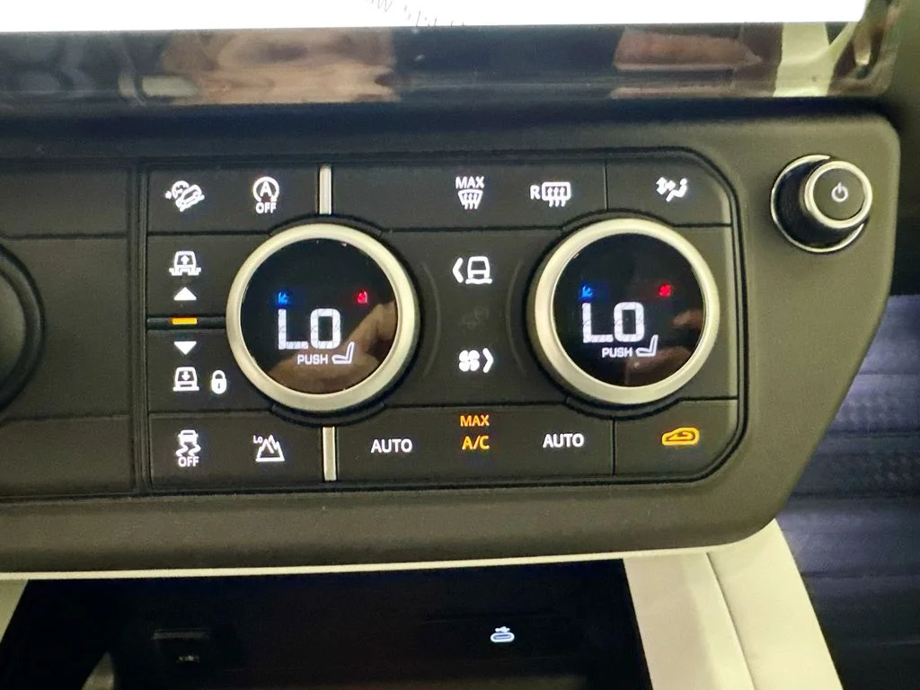 New 2026 Tasman Blue Land Rover X-Dynamic SE image 16