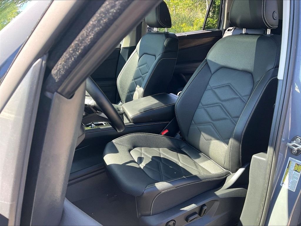 Used 2025 Gray Volkswagen 2.0T SE w/Technology image 10