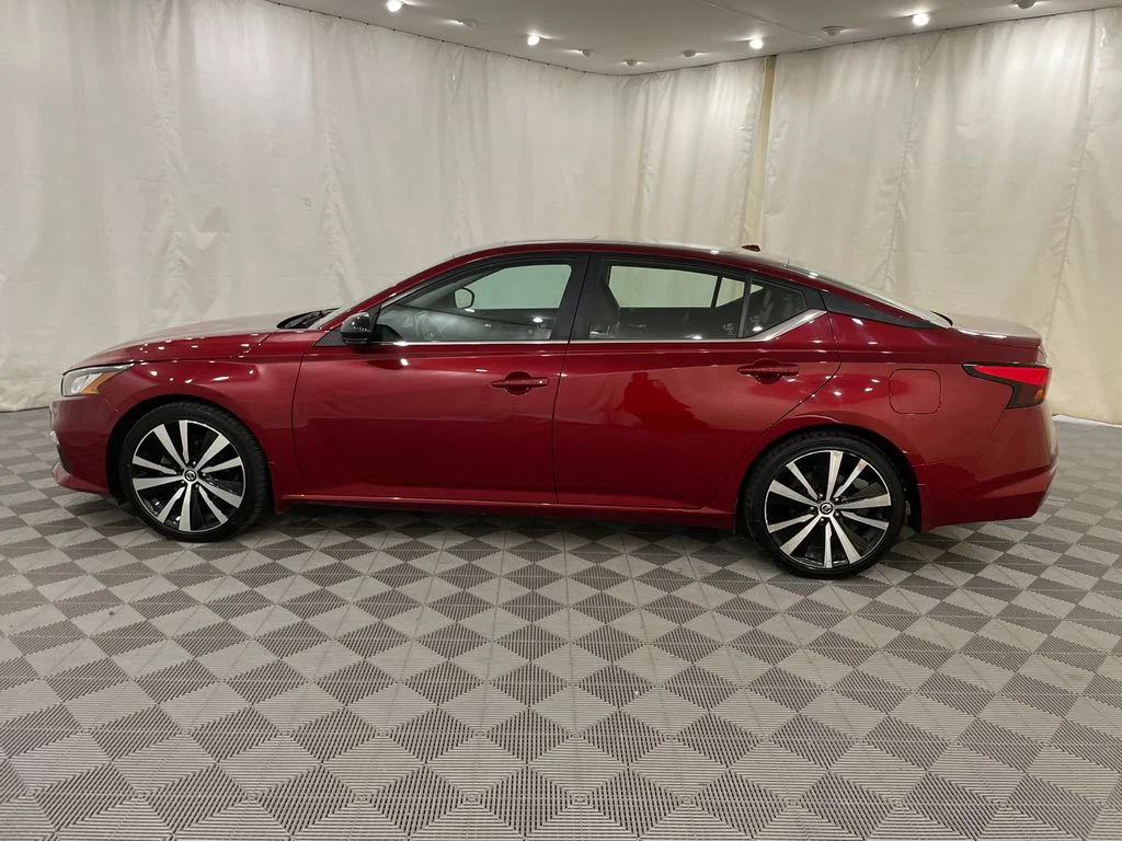 Used 2020 Scarlet Ember Tintcoat Nissan 2.5 SR image 9