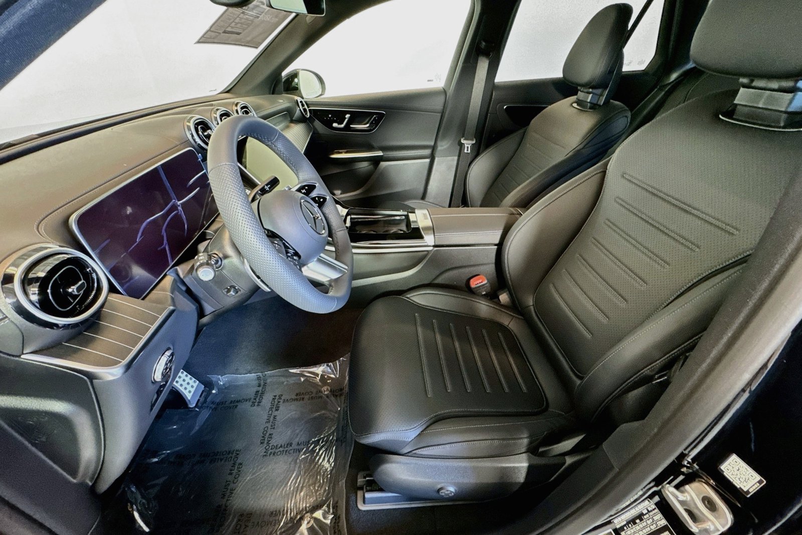 New 2026 Black Mercedes-Benz GLC 300 image 18