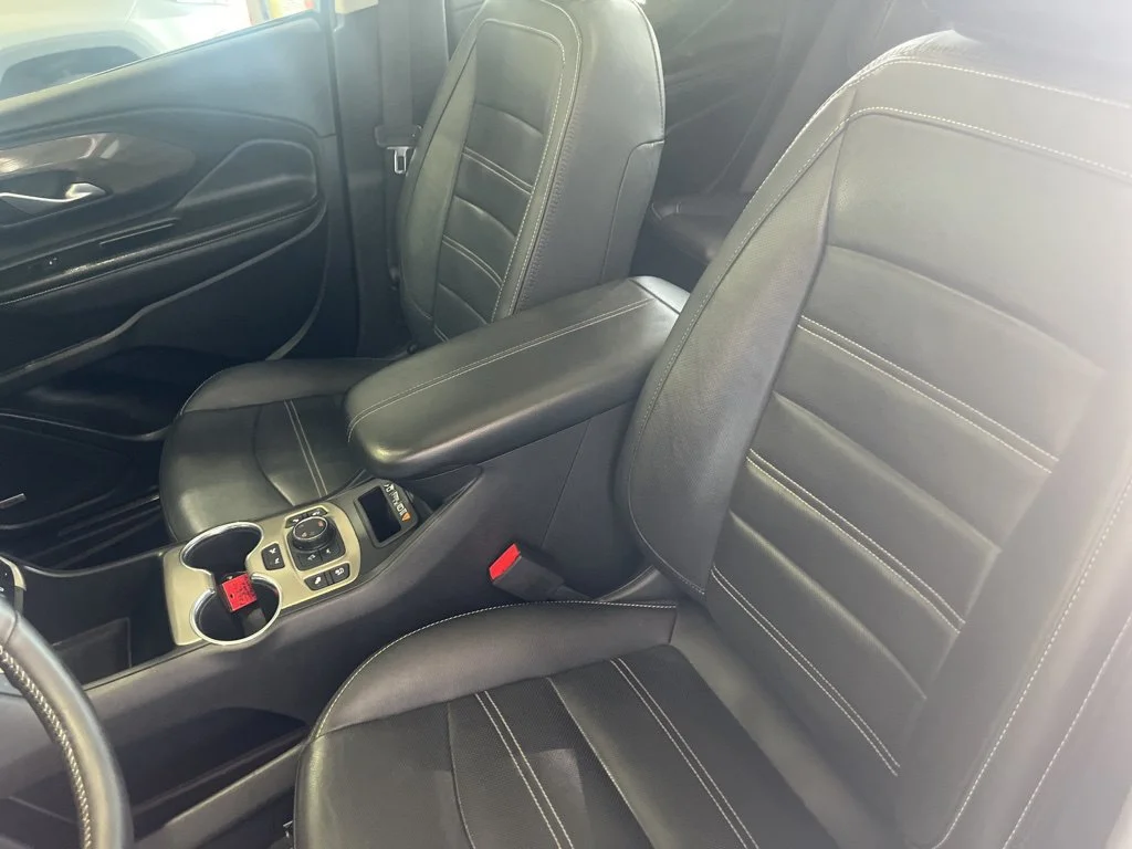 Used 2022 Marine Metallic GMC Denali image 10
