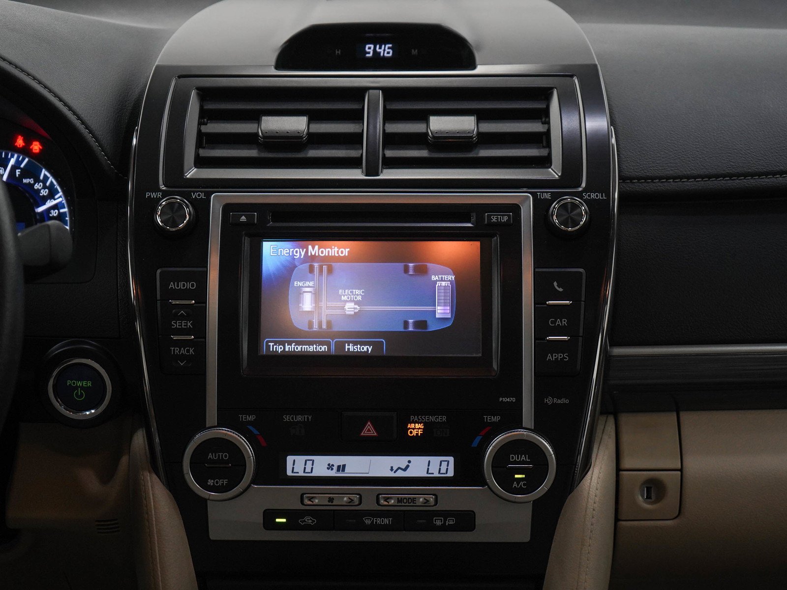 Used 2014 Creme Brulee Mica Toyota 4dr Sdn XLE (Natl) *Ltd Avail* image 16