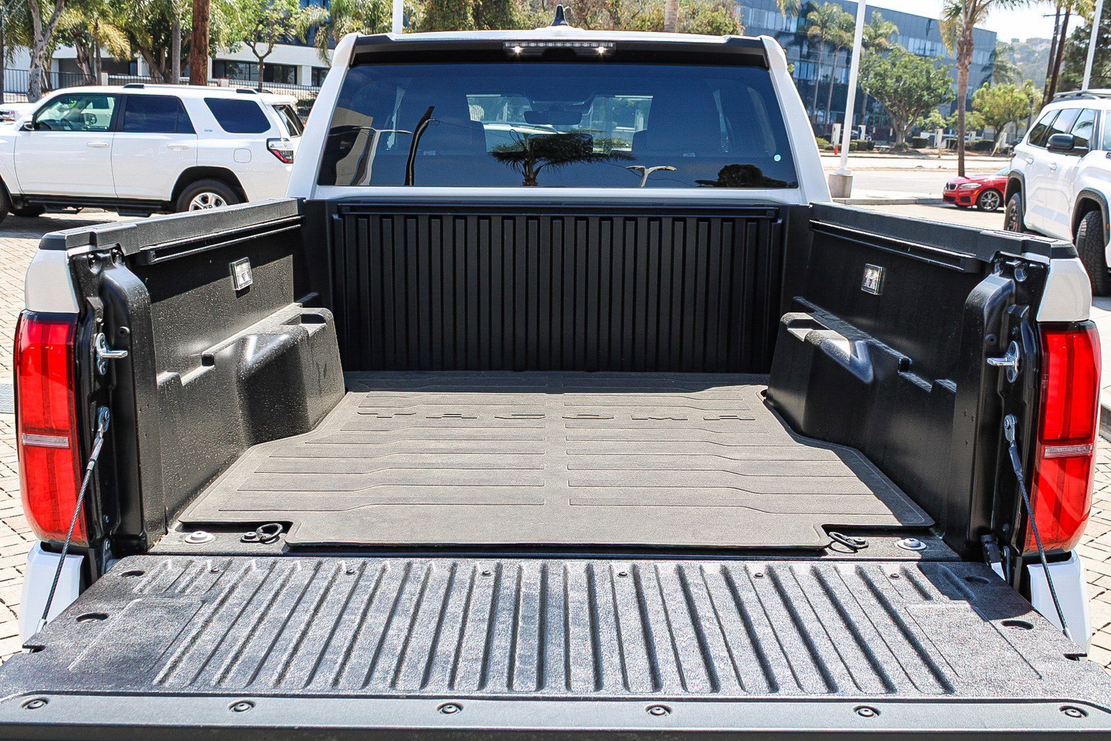2025 Toyota Tacoma SR5 - Photo 12