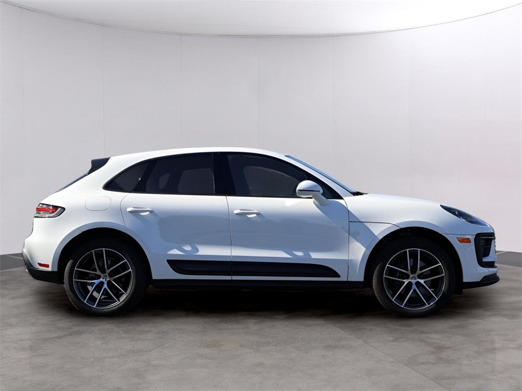 2025 Porsche Macan Base photo 4