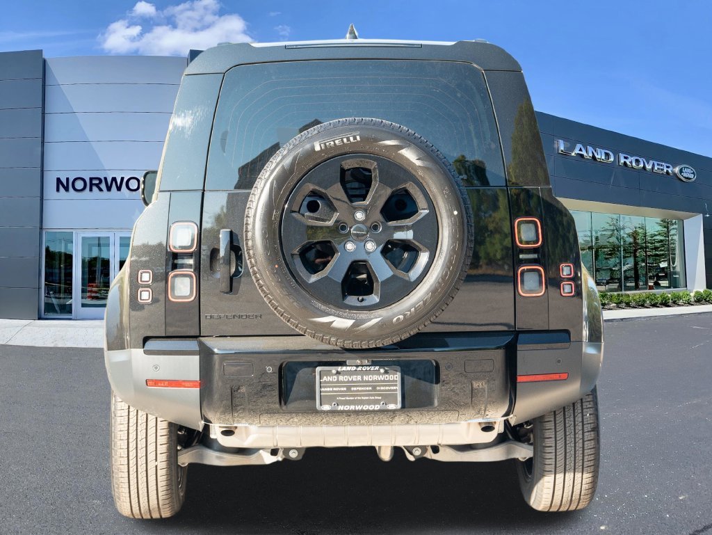 New 2026 Santorini Black Land Rover S image 5