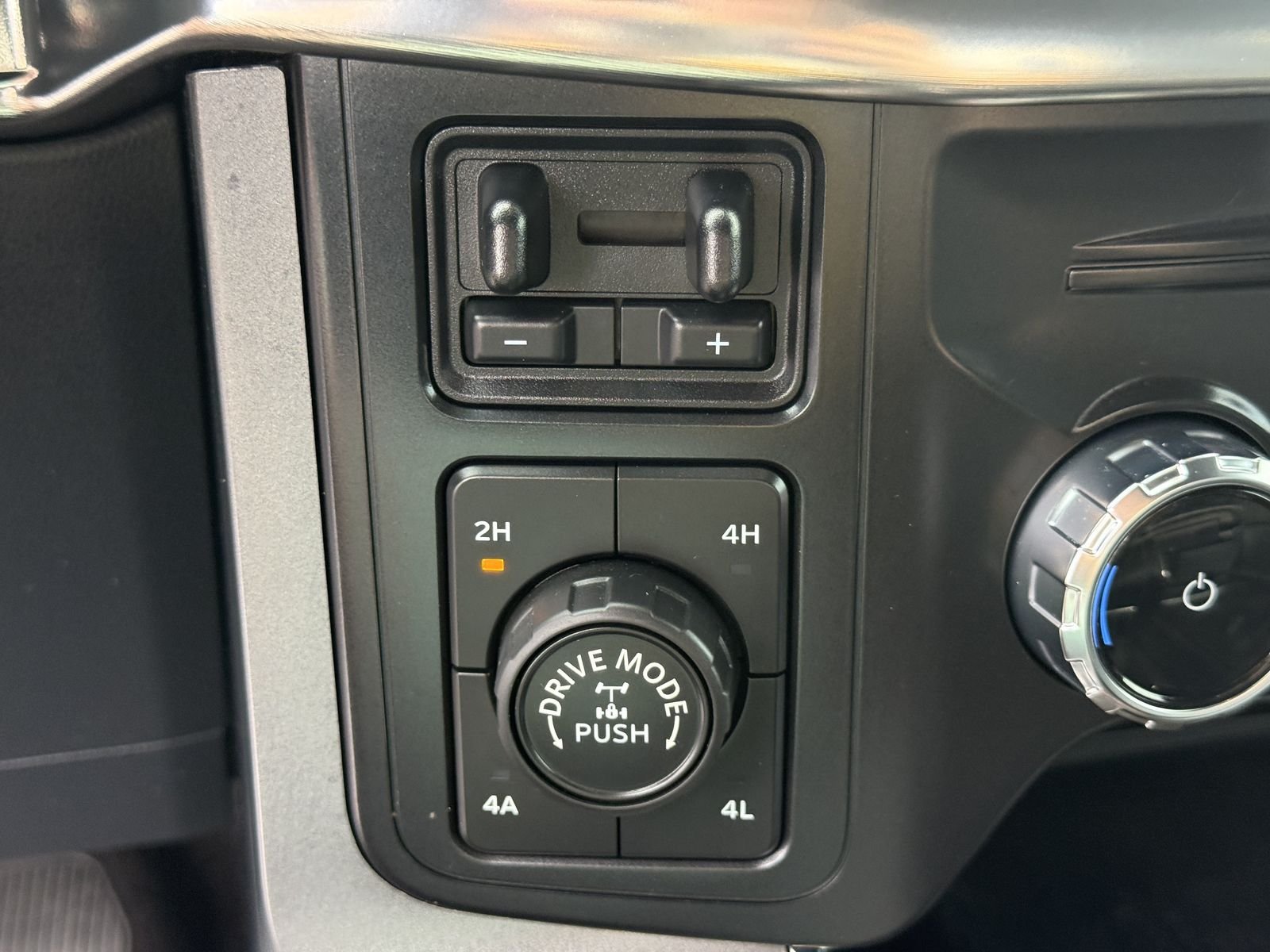 Certified Used 2022 White Metallic Ford Lariat image 32