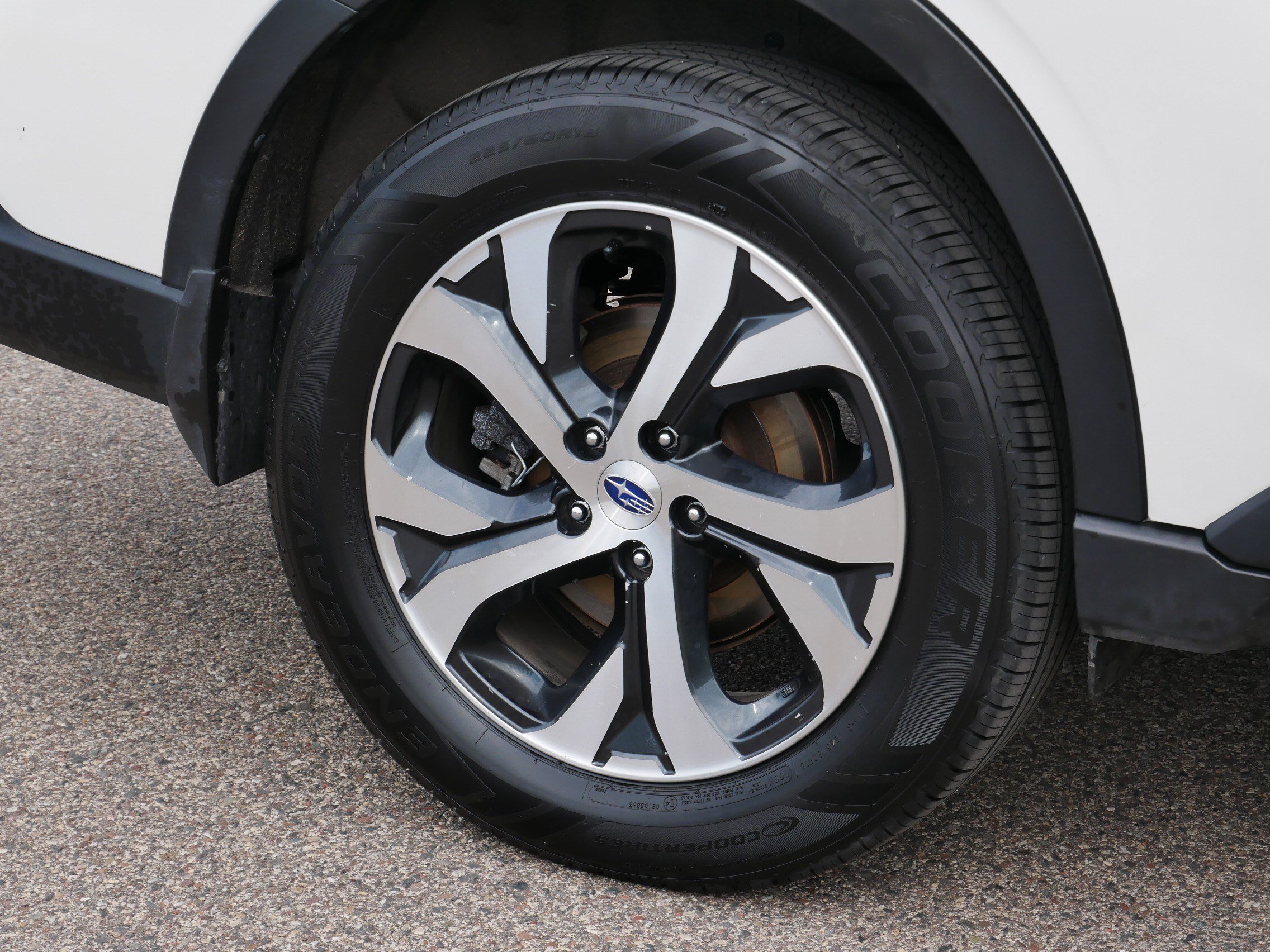 Used 2020 Crystal White Pearl Subaru Limited image 15