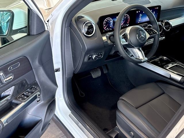 New 2026 Polar White Mercedes-Benz GLB 250 image 52