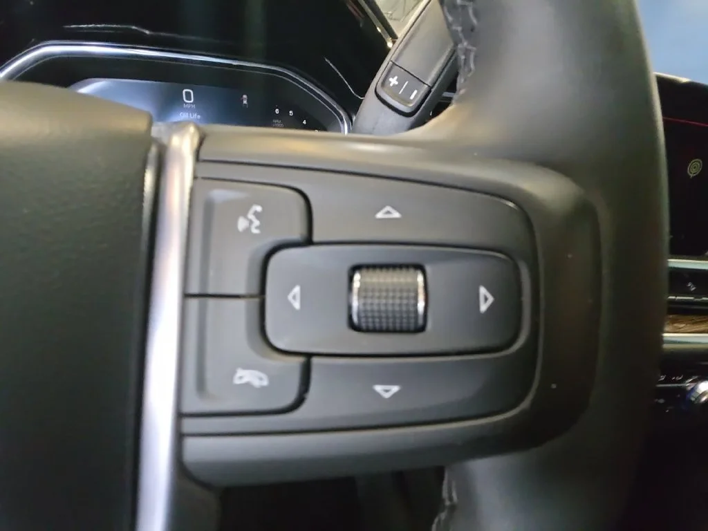 Certified Used 2025 Summit White GMC Elevation image 25