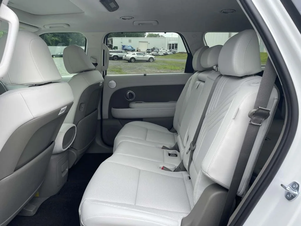 New 2026 White Hyundai SEL Premium image 11