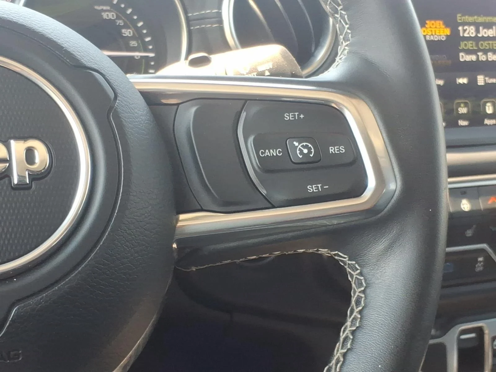 Used 2022 Bright White Clearcoat Jeep Unlimited Sahara image 29