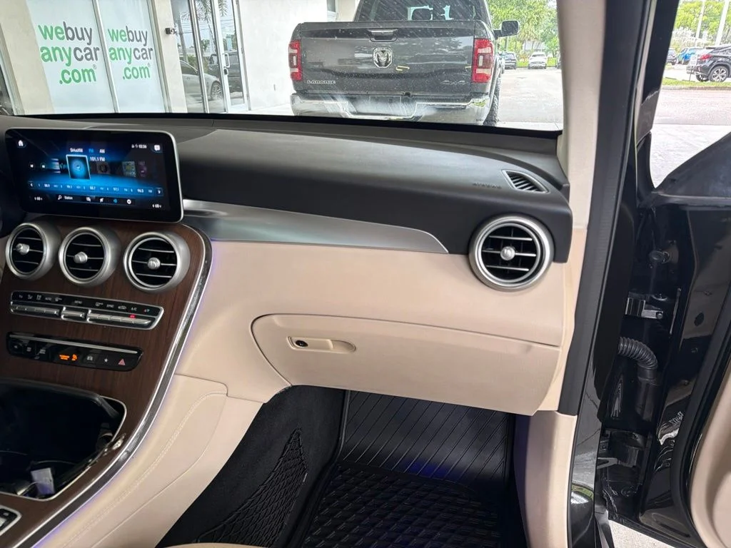 Used 2020 Black Mercedes-Benz GLC 300 image 26