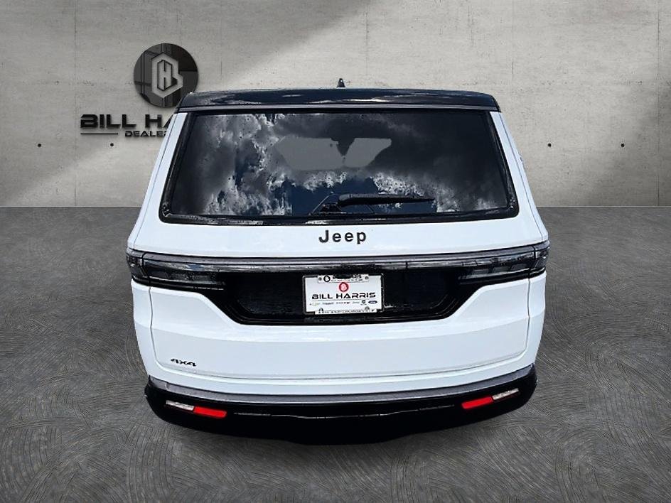 New 2026 Bright White Clear-Coat Exterior Paint Jeep Summit Reserve image 6