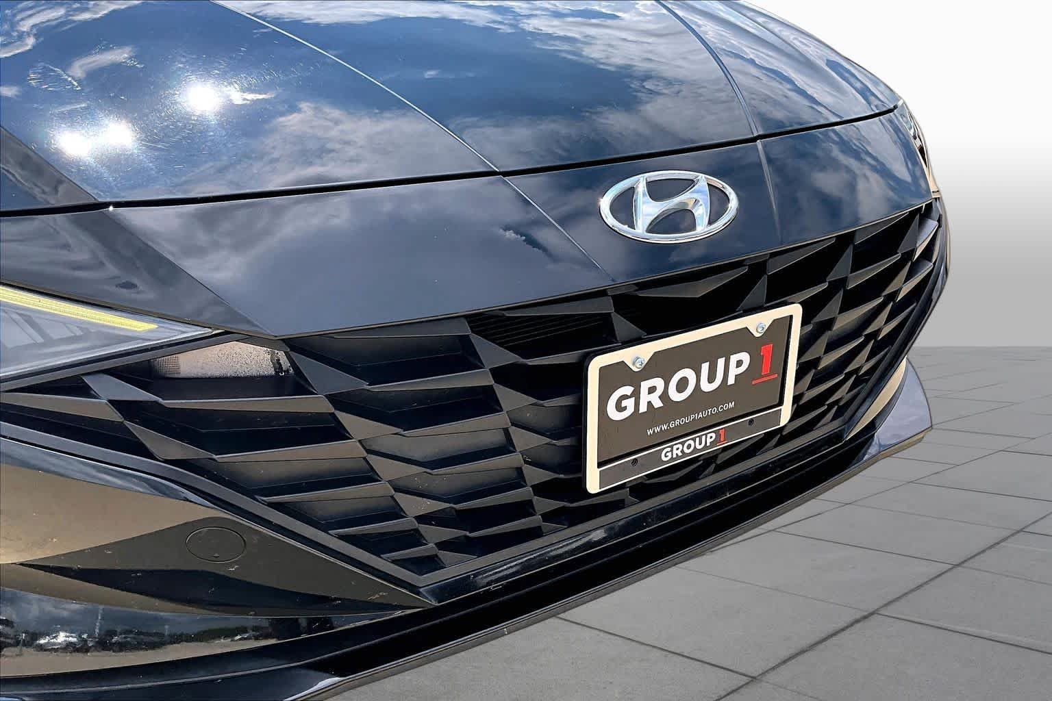 Used 2023 Phantom Black Hyundai SEL image 30